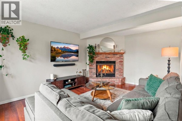 2pc Bathroom - 194 Rundleview Close Ne, Calgary, AB T1Y1J1 Photo 4