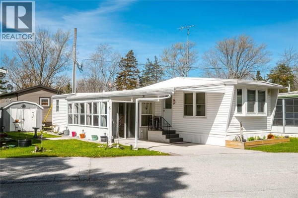 Sunroom - 1940 London Line Unit# 31, Sarnia, ON N7W1B5 Photo 2