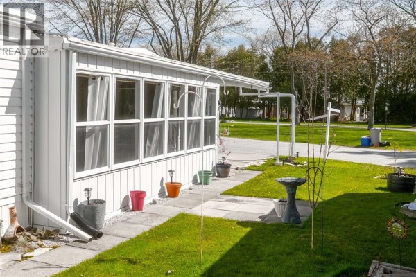 Primary Bedroom - 1940 London Line Unit# 31, Sarnia, ON N7W1B5 Photo 5