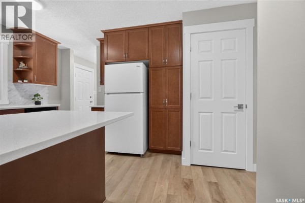 Living room - 1944 Dewdney Avenue, Regina, SK S4N4C8 Photo 5