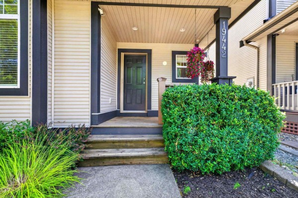 19442 67a Avenue, Surrey, BC V4N5T4 Photo 2