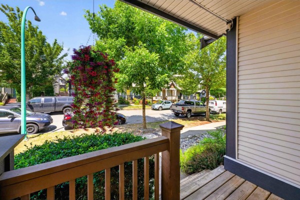 19442 67a Avenue, Surrey, BC V4N5T4 Photo 3
