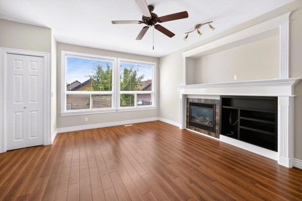 19442 67a Avenue, Surrey, BC V4N5T4 Photo 4