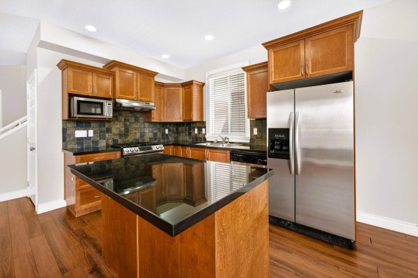 19442 67a Avenue, Surrey, BC V4N5T4 Photo 5