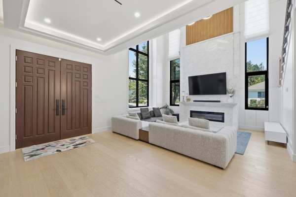 1946 143a Street, Surrey, BC V4A7T1 Photo 3