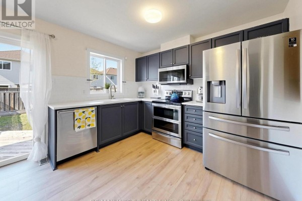 195 Banting Crescent, Essa, ON, photo 3