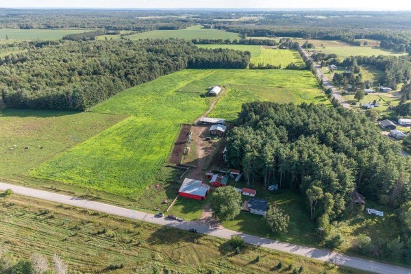 195 Ch. Wesley, Clarendon, QC, photo 2