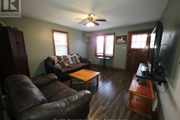 Living room - 195 Empress Avenue S, Thunder Bay, ON P7E6S1 Photo 2