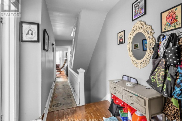 Mud room - 195 Grace Street, Toronto, ON M6G3A7 Photo 5