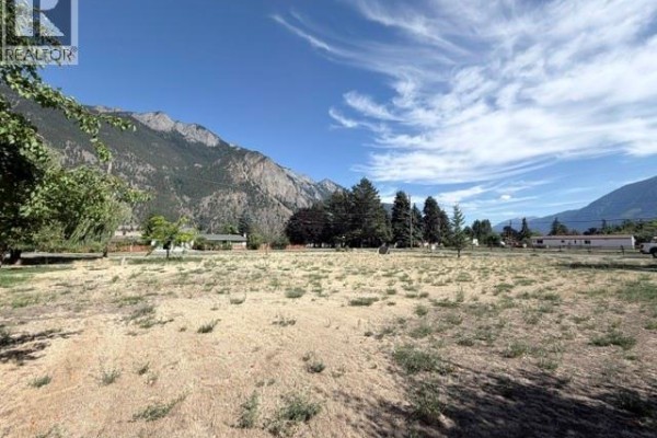 195 Hollywood Crescent, Lillooet, BC V0K1V0 Photo 2