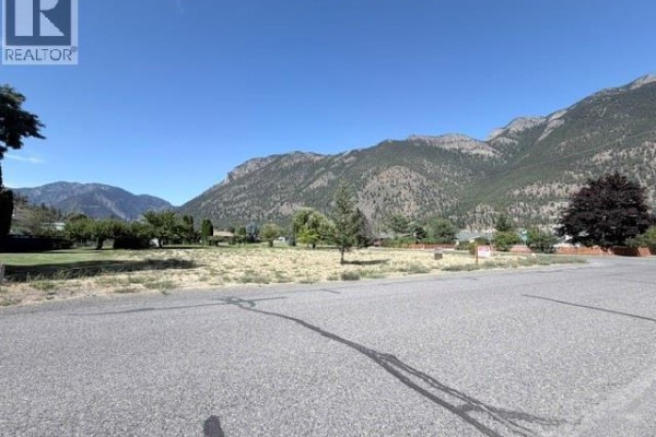 195 Hollywood Crescent, Lillooet, BC V0K1V0 Photo 3