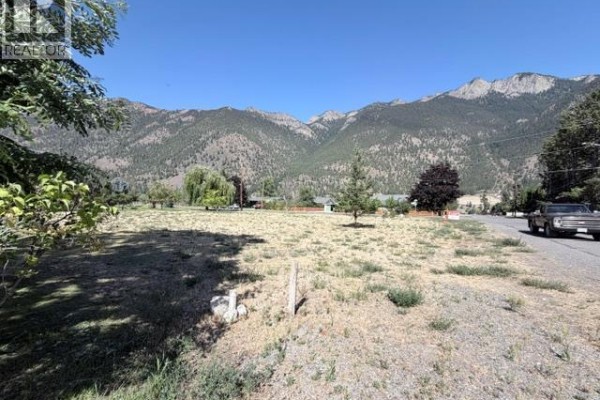 195 Hollywood Crescent, Lillooet, BC V0K1V0 Photo 4