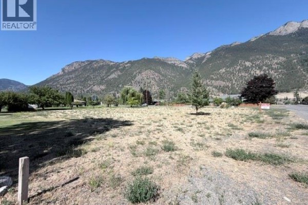 195 Hollywood Crescent, Lillooet, BC V0K1V0 Photo 5