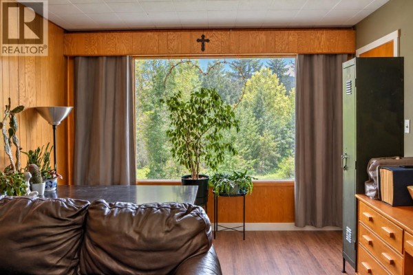 Living room - 195 Lerose Street, Trail, BC V1R3L7 Photo 4