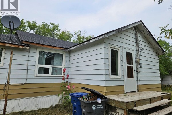 Living room - 195 Morley Street, Kisbey, SK S0C1L0 Photo 3