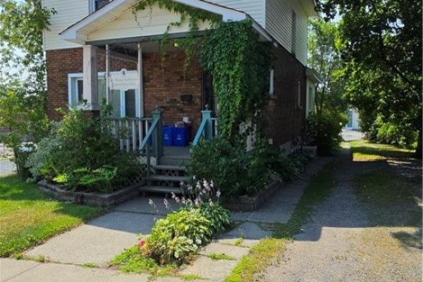 195 Pine Street, Sudbury, ON P3C1X4 Photo 2