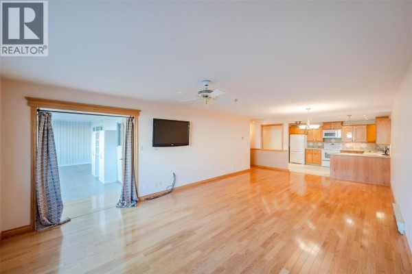 3pc Ensuite bath - 195 Warren Avenue W Unit# 204, Penticton, BC V2A3N1 Photo 4