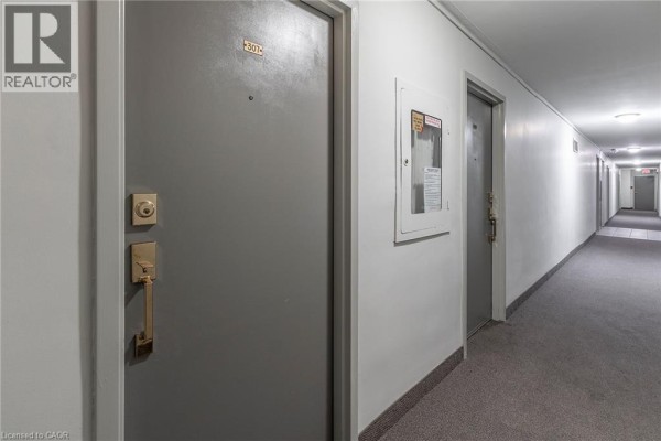 Living room - 1950 Main Street W Unit# 307, Hamilton, ON L8S4M9 Photo 4