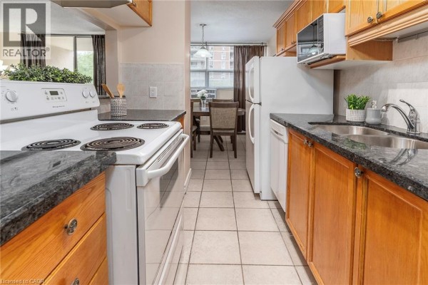 Kitchen - 1950 Main Street W Unit# 307, Hamilton, ON L8S4M9 Photo 5