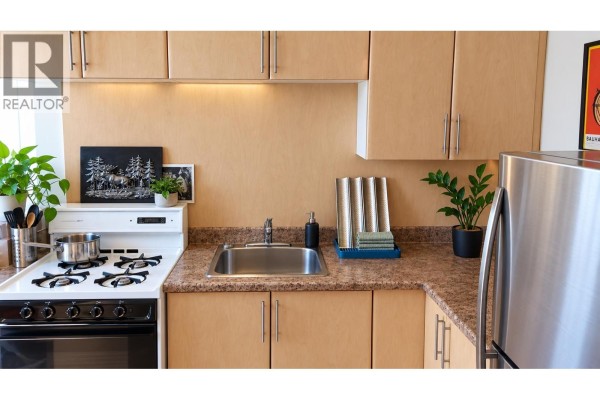 1951 Napier Street, Vancouver, BC V5L2N6 Photo 4