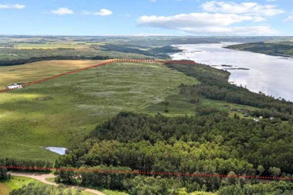 19515 Twp Rd 452, Rural Camrose County, AB, photo 2