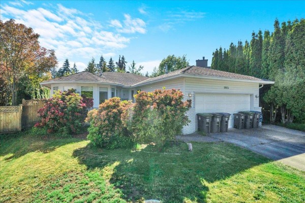 1953 158a Street, Surrey, BC V4A8G9 Photo 3