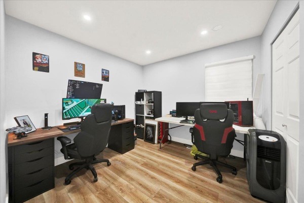 1953 158a Street, Surrey, BC V4A8G9 Photo 4