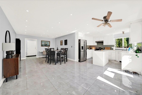 1953 158a Street, Surrey, BC V4A8G9 Photo 5