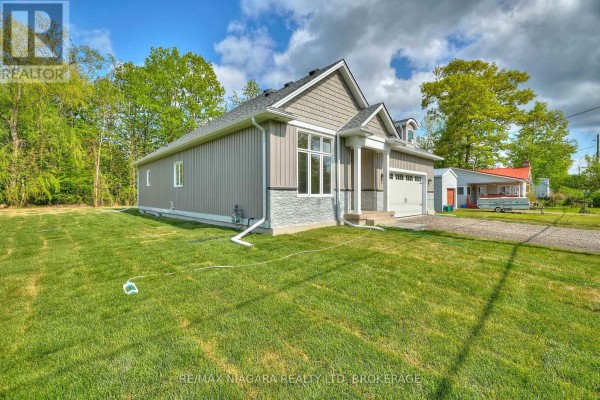 Kitchen - 196 Bernard Avenue, Fort Erie, ON L0S1N0 Photo 3