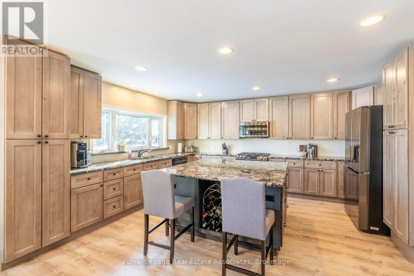 Kitchen - 196 Circle Road, Hastings Highlands, ON K0L2K0 Photo 4