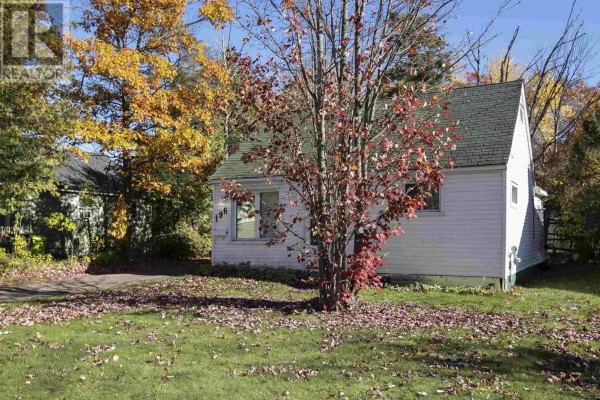 196 Elmwood Ave, Sault Ste  Marie, ON P6B4W4 Photo 3