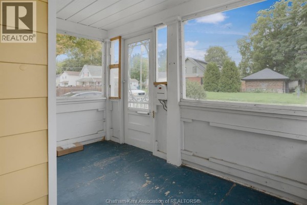 Laundry room - 196 Raleigh Street, Chatham, ON N7M2N7 Photo 2