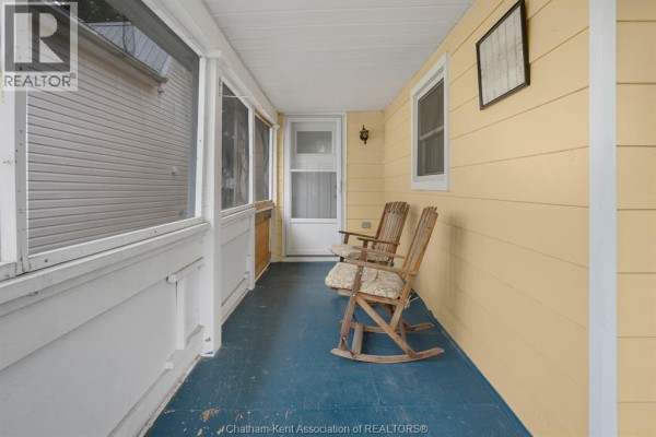 Kitchen - 196 Raleigh Street, Chatham, ON N7M2N7 Photo 3
