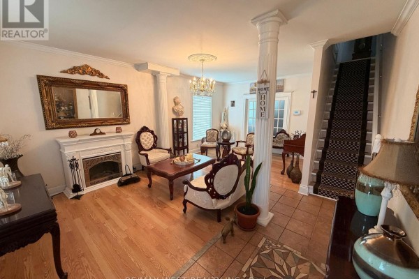 Family room - 196 Simcoe Street E, Hamilton, ON L8L3P1 Photo 2
