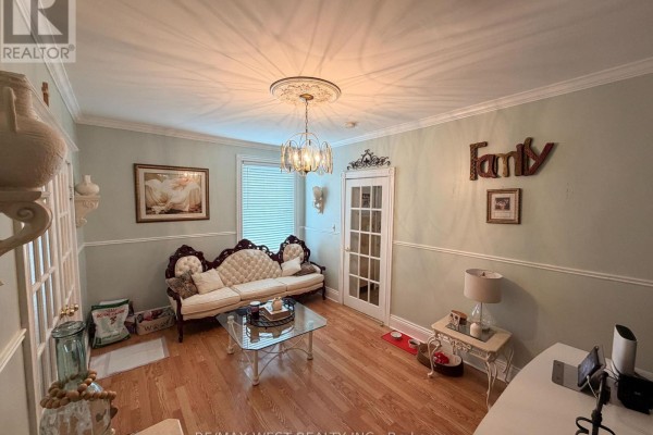 Bedroom 2 - 196 Simcoe Street E, Hamilton, ON L8L3P1 Photo 5
