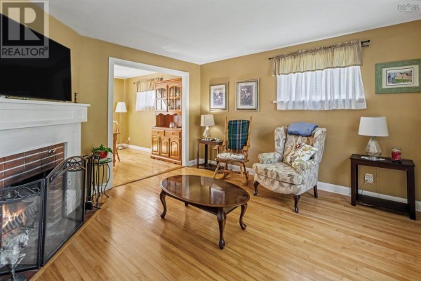 Living room - 196 St. Peters Road, Sydney, NS B1P4P8 Photo 3