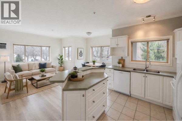 4pc Ensuite bath - 196 Wade Avenue W Unit# 208, Penticton, BC V2A1T6 Photo 4
