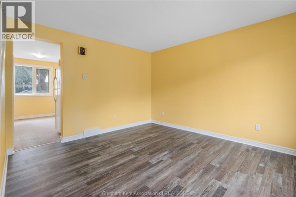 2pc Bathroom - 196/198 Park Street, Chatham, ON N7M3R9 Photo 5