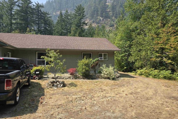Kitchen - 19601 Silver Skagit Road, Hope, Hope, BC V0X1L2 Photo 2