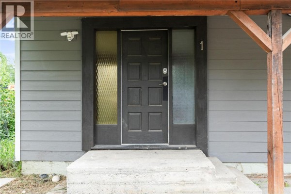 1961 Vernon Street, Lumby, BC, photo 2