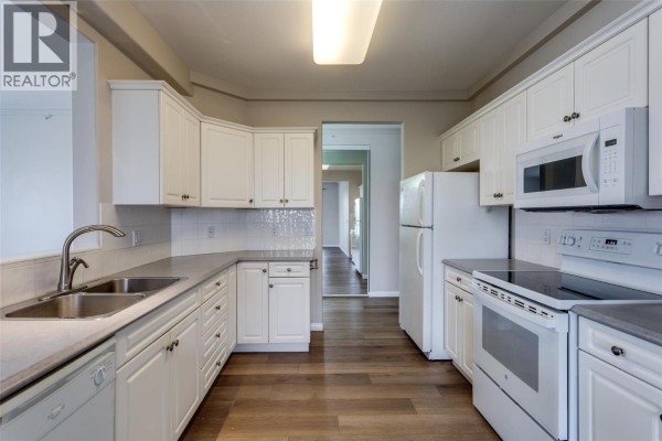 1962 Enterprise Way Unit# 401, Kelowna, BC, photo 2
