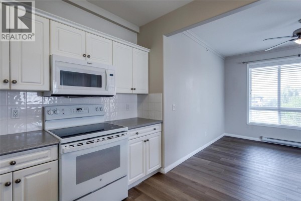 3pc Ensuite bath - 1962 Enterprise Way Unit# 401, Kelowna, BC V1Y9S6 Photo 5