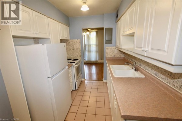 2pc Ensuite bath - 1964 Main Street W Unit# 802, Hamilton, ON L8S1J5 Photo 4