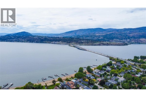 4pc Ensuite bath - 1965 Pandosy Street Unit# 105, Kelowna, BC V1Y1R9 Photo 4