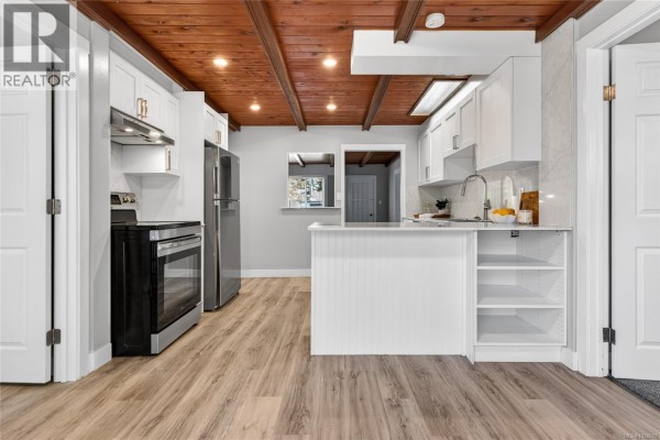 Kitchen - 1965 Piercy Ave, Courtenay, BC V9N3G5 Photo 5