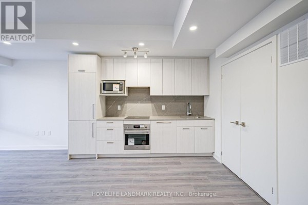Kitchen - 197 - 65 Curlew Drive, Toronto, ON M3A2P8 Photo 3