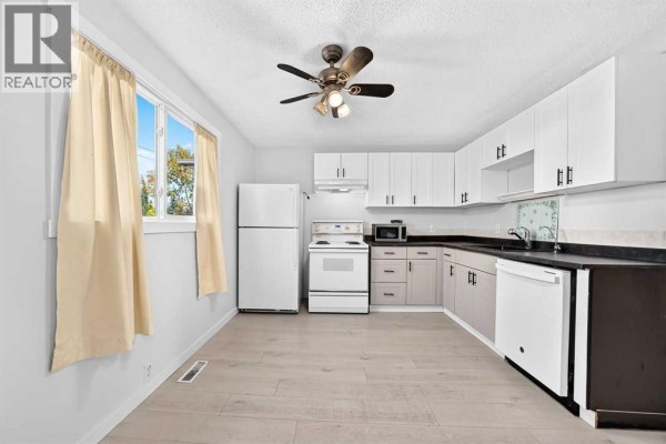 2pc Bathroom - 197 Cedardale Road Sw, Calgary, AB T2W5A8 Photo 5