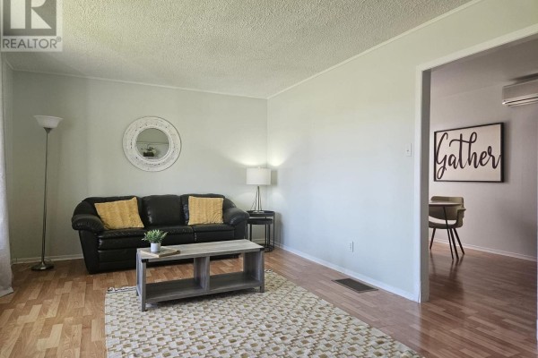 Living room - 197 Hessle Avenue, Temiskaming Shores, ON P0J1P0 Photo 5