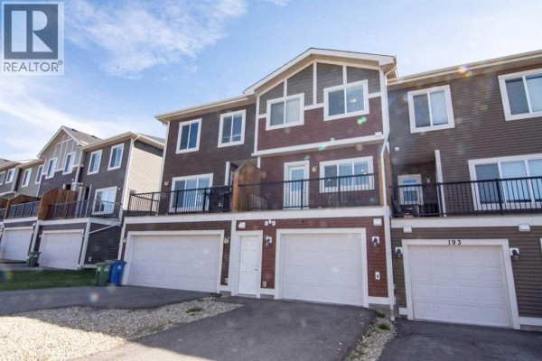 2pc Bathroom - 197 Sundown Road, Cochrane, AB T4C2M6 Photo 4
