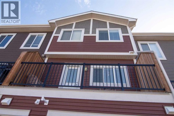 Primary Bedroom - 197 Sundown Road, Cochrane, AB T4C2M6 Photo 5